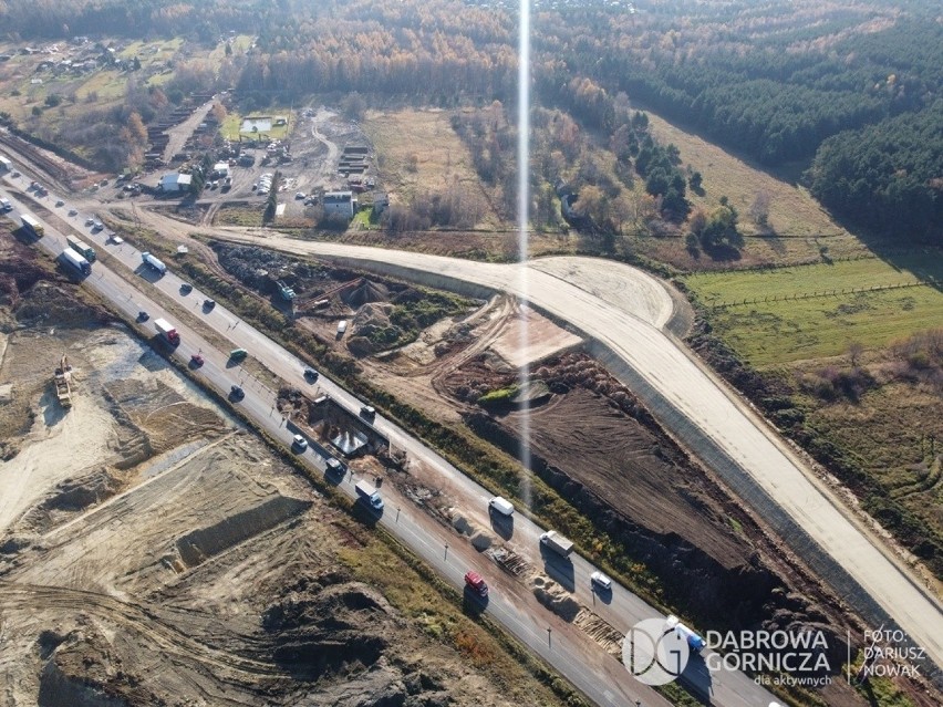 W Dąbrowie Górniczej trwa przebudowa DK1 do parametrów drogi...