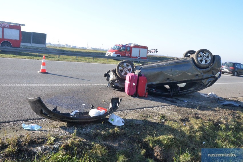 Wypadek na autostradzie A1. W akcji ratunkowej uczestniczył helikopter LPR [zdjęcia, wideo] 