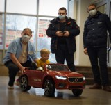 Czerwone volvo jeździ po oddziale Hematologii i Onkologii Dziecięcej Śląskiego Uniwersytetu Medycznego w Zabrzu! Świetny gest firmy Euro Kas