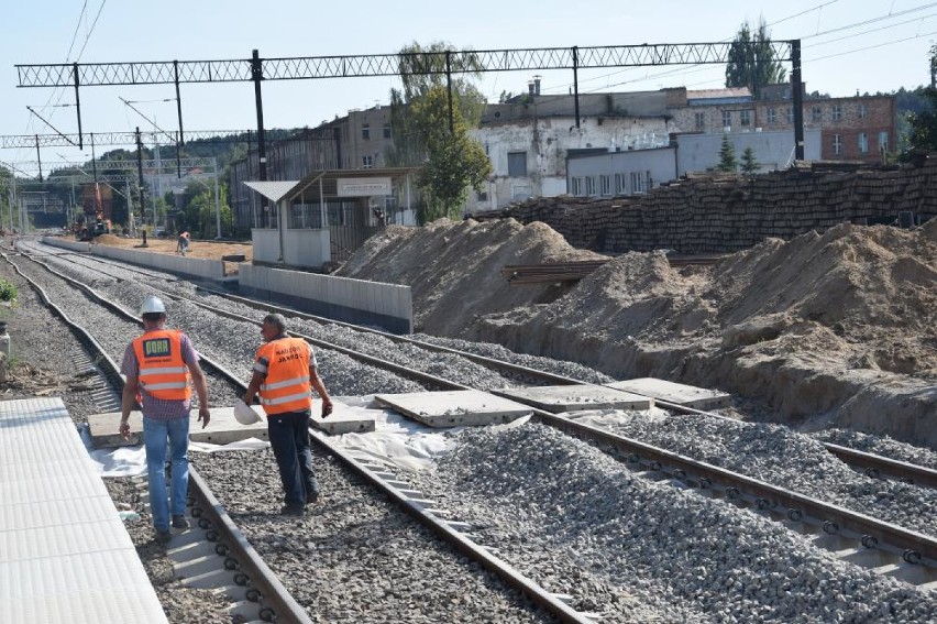 Remont linii kolejowej Poznań-Piła. Zobacz na jakim etapie są prace w Chodzieży! [FOTO]