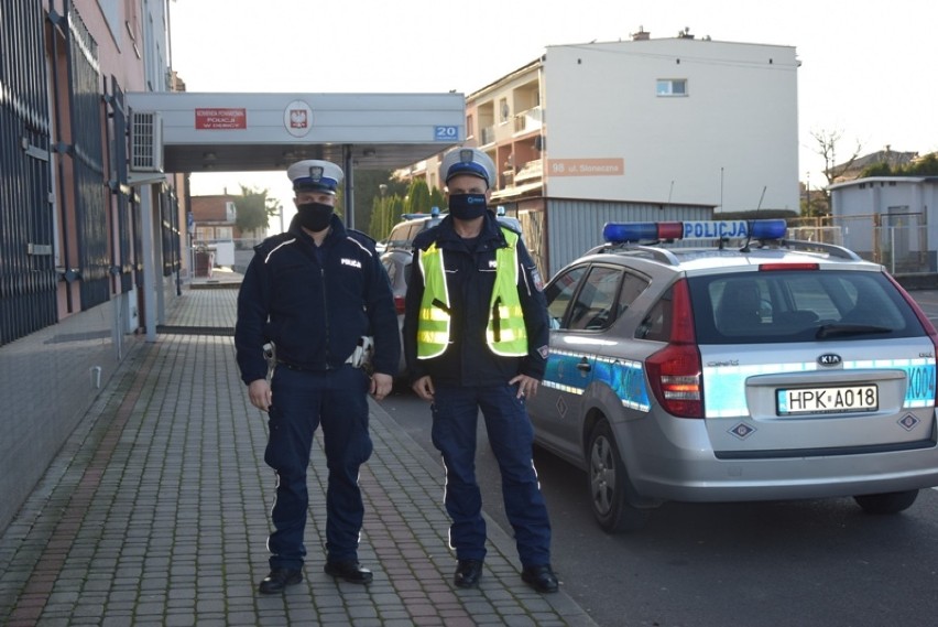 Mł.asp. Bogusław Sroczyński (z prawej) i sierż.szt. Łukasz...