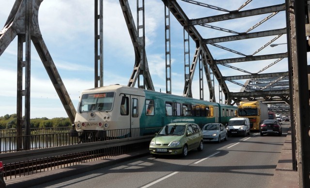 Most kolejowo-drogowy im. Bronisława Malinowskiego przez Wisłę w Grudziądzu ma 11-przęseł i niemal 1100 metrów długości. To najdłuższa tego typu konstrukcja w kraju.