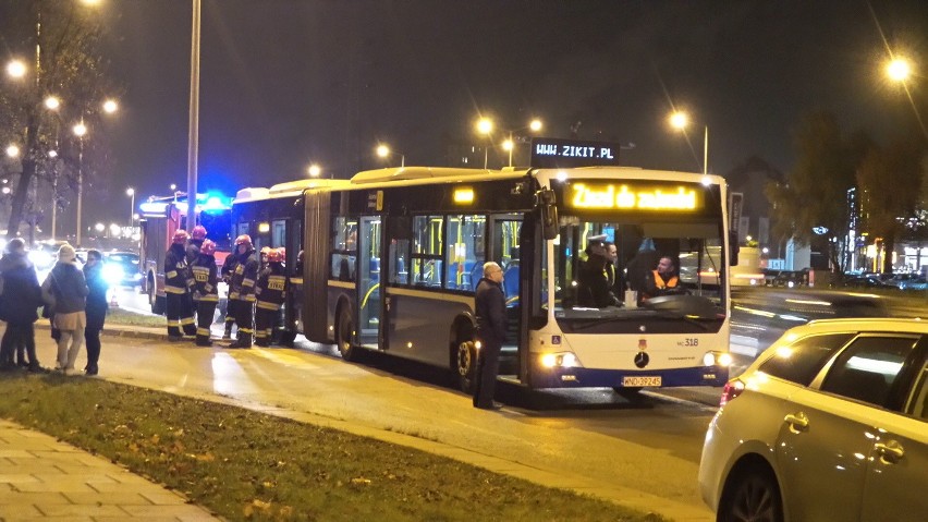 Kraków. Wypadek autobusu linii 178, są ranni [ZDJĘCIA]