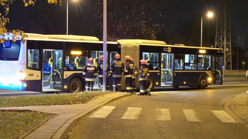 Kraków. Wypadek autobusu linii 178, są ranni [ZDJĘCIA]