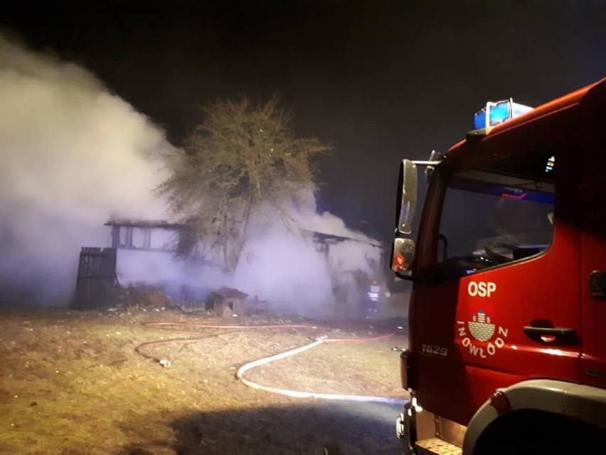 Pożar stodoły w Brzustowie w gm. Inowłódz. Policja bada okoliczności zdarzenia