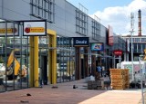 Szyldy w nowym Parku Handlowym S1 Gronowo w Lesznie już wiszą, otwarcie po wakacjach