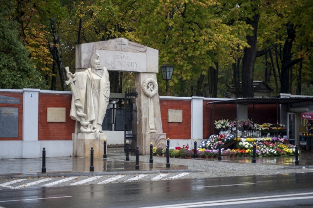 1 listopada 2018, Wszystkich Świętych. Dojazd na cmentarze w Warszawie [AUTOBUSY, PARKINGI, TRASY]