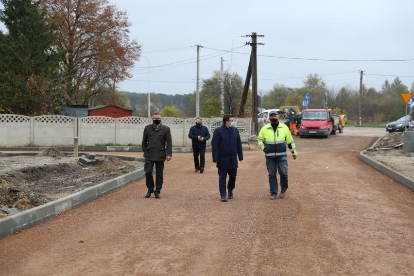 Trwa budowa ulicy Dunalka w Ostrowcu. Będzie kolejny wygodny łącznik do ulicy Bałtowskiej [ZDJĘCIA]