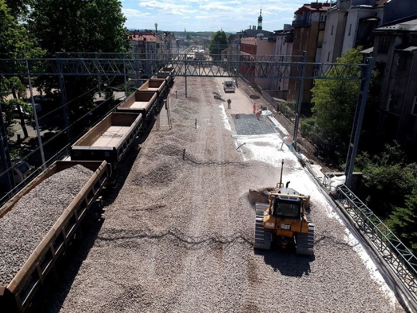 W centrum Krakowa powstają nowe tory