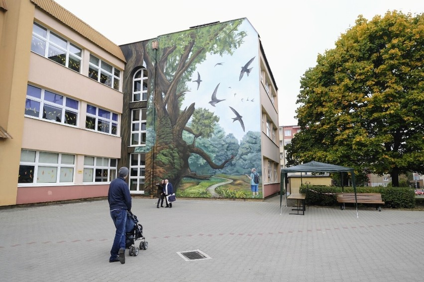 W sobotę 1 października odsłonięto nowy mural w Poznaniu....