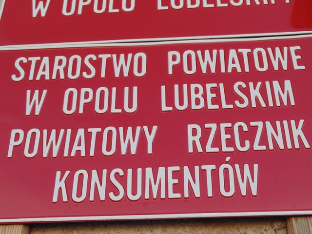 Powiat opolski wystawił na sprzedaż budynek stacji kolejki wąskotorowej w Poniatowej.