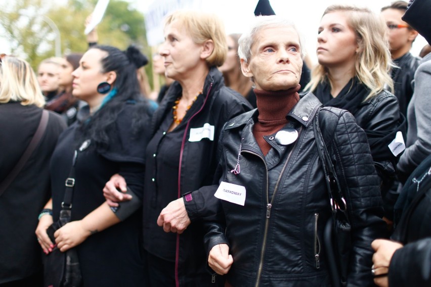 CZARNY PONIEDZIAŁEK w Warszawie. Wielkie protesty w stolicy...