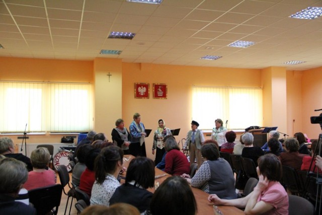 Dzień Kobiet, którego współorganizatorem była Rada Kobiet Powiatu Kraśnickiego zorganizowano w Zespole Szkół nr 3 w dzielnicy fabrycznej