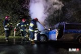 Policyjny radiowóz spłonął w nocy w Marcinkowicach pod Oławą [ZDJĘCIA]