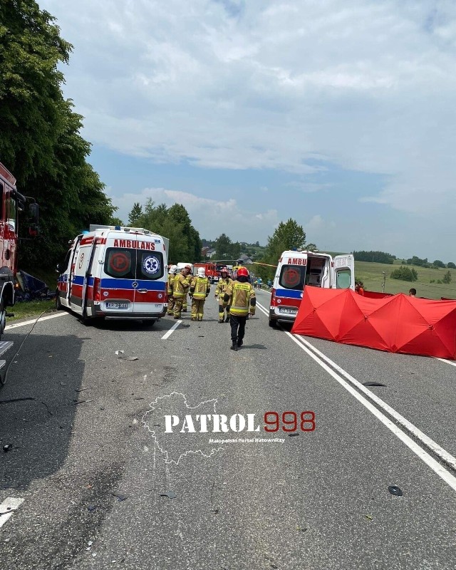Zderzenie trzech pojazdów (2 samochodów osobowych oraz samochodu ciężarowego) w miejscowości Gotkowice