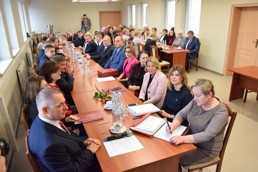 Pierwsza sesja rady gminy Pilica. Burmistrz i radni złożyli ślubowanie FOTO