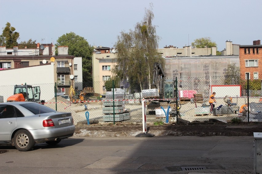 Trwa budowa parkingu na terenie dawnych zakładów Tarmilo w...