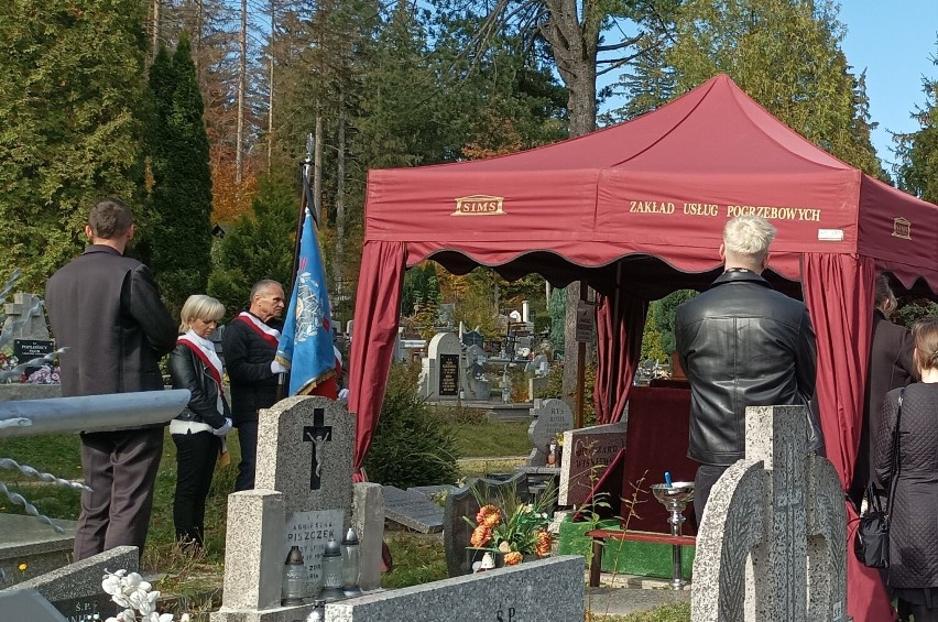 Ceremonia pogrzebowa odbyła się na cmentarzu w Szklarskiej...