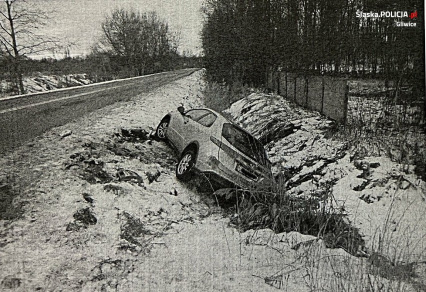 Wypadek w Gliwicach. Zderzenie dwóch samochodów na feralnym skrzyżowaniu. Dwie osoby trafiły do szpitala