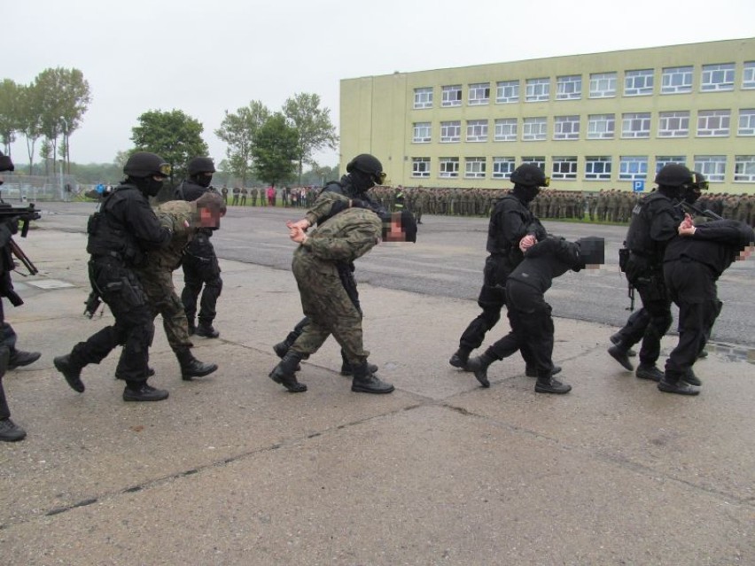 Policjanci i żołnierze ćwiczyli w Czerwieńsku