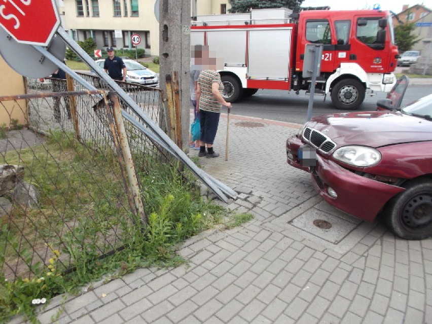 Lelów: Kolizja na Szczekocińskiej. Niebezpieczne zderzenie trzech samochodów [ZDJĘCIA]