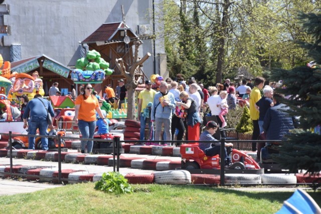 Niedziela, 9 maja 2021 roku. Park Krasnala w Nowej Soli przeżywał oblężenie. To ulubione miejsce dzieci nie tylko z miasta i województwa, ale i innych regionów Polski.