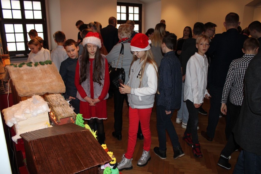 Prawie 70 pięknych szopek bożonarodzeniowych autorstwa uczniów. Udany konkurs Muzeum Ziemi Wieluńskiej ZDJĘCIA