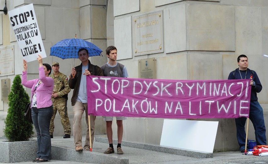Manifestacja w obronie dyskryminowanych Polaków na Litwie,...
