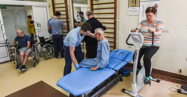 W oddziale rehabilitacji neurologicznej do sprawności (przez tygodnie, a niekiedy miesiące) dochodzą pacjenci po udarach