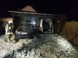 Pożar na Chociszewskiego. W ogniu stanęły dwa samochody zaparkowane w garażu [ZDJĘCIA]