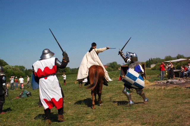 Archiwalne zdjęcia z festynu rycerskiego, który odbył się na początku maja 2009 roku.