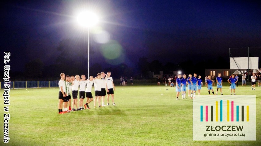 Nowe oświetlenie na stadionie w Złoczewie już posłużyło sportowcom. Zadebiutowało podczas nocnego turnieju piłkarskiego ZDJĘCIA