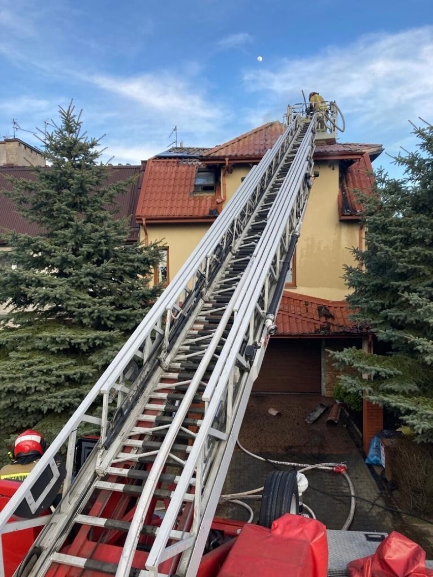 Pożar domu przy ul. Białostockiej w Lublinie. Straty wyniosły blisko pół miliona złotych