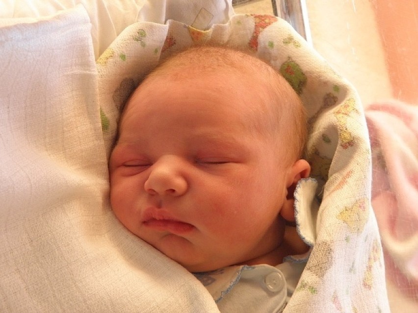 Kajetan Bennek, syn Moniki i Tomasza, urodził się 17 lutego...