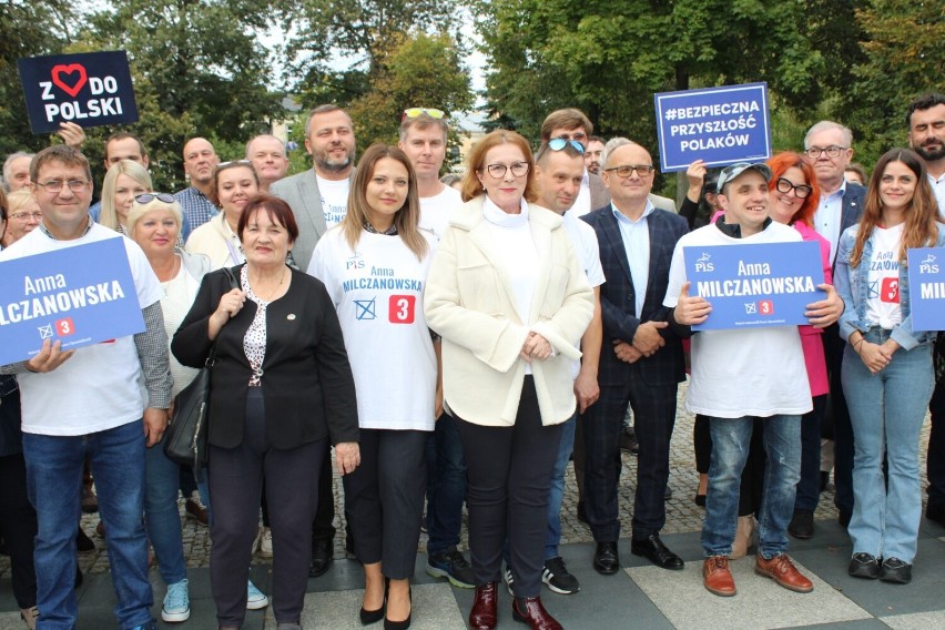 Poseł Anna Milczanowska w Radomsku podsumowała kampanię wyborczą. ZDJĘCIA, FILM