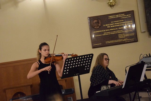 Na zakończenie XVII Dni Świętego Maksymiliana w Zduńskiej Woli w kościele p.w Św. Maksymiliana Marii Kolbe z koncertem wystąpiły uczennice Państwowej Szkoły Muzycznej w Zduńskiej Woli.