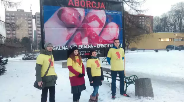 Grupa młodych ludzi protestowała w Siemianowicach przeciwko aborcji