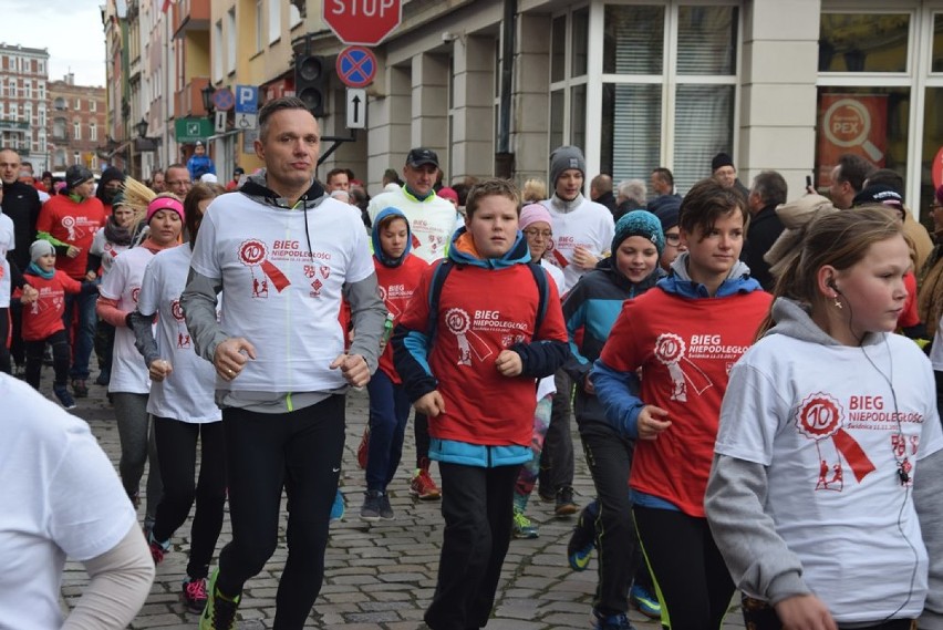 Bieg Niepodległości w Świdnicy. Biało - czerwone tłumy (DUŻO ZDJĘĆ)