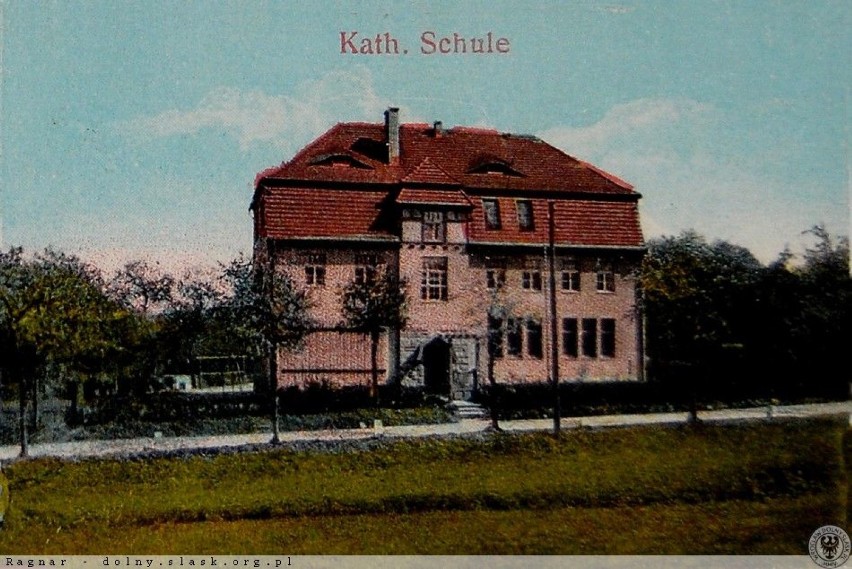 Lata 1920-1930 ,
Dawna Szkoła katolicka, dziś budynek...