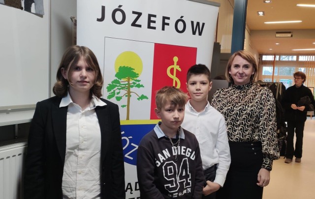 Kazimierską "jedynkę" reprezentowali w Józefowie Zofia Zachara, Jakub Wilk i Wiktor Maj pod opieką pani Katarzyny Erbel.