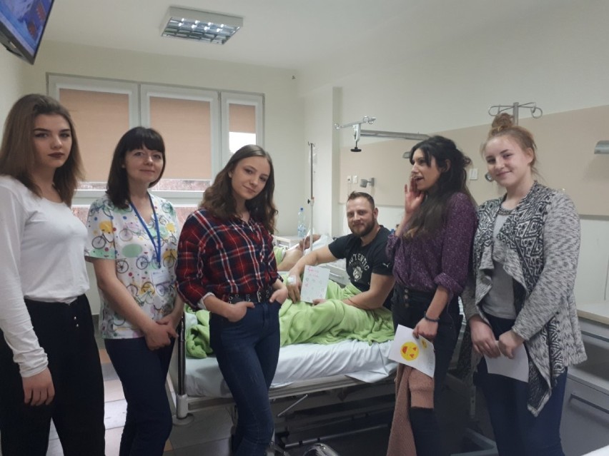 Światowy Dzień Chorego 2019. Wolontariusze odwiedzili pacjentów wejherowskiego szpitala [ZDJĘCIA]