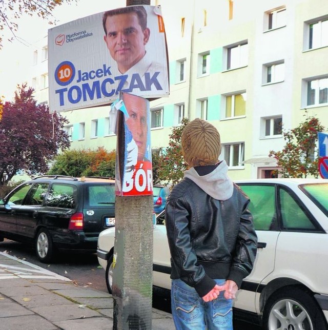 Najwięcej plakatów wywiesili Tomasz Górski z PiS i Jacek Tomczak z PO