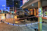 Wypadek na Bramie Portowej. Kradzione BMW wjechało w sklep