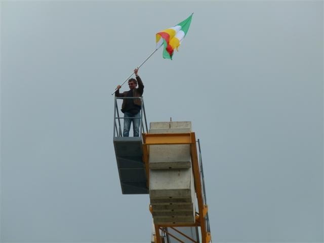 Nad Zduńską Wola powiewa flaga [zdjęcia]
