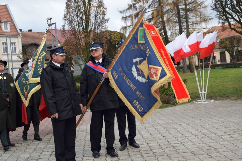 Święto Niepodległości w Sierakowie. Obchody pod pomnikiem