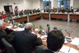 Rada powiatu gnieźnieńskiego przyjęła budżet na rok 2013. Opozycja krytykuje