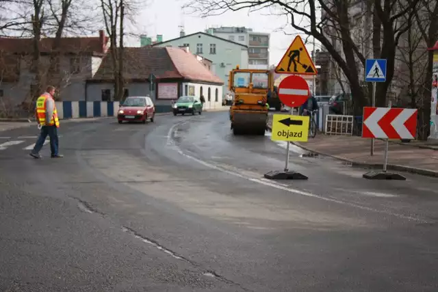 Na ulicy 1 Maja ruch kierowany jest w stronę ulicy Daszyńskiego