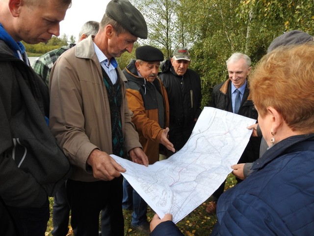 1 października 2019 r. w gminie Małkinia Górna przeprowadzono konsultacje społeczne dotyczące projektu budowy wałów przeciwpowodziowych.
