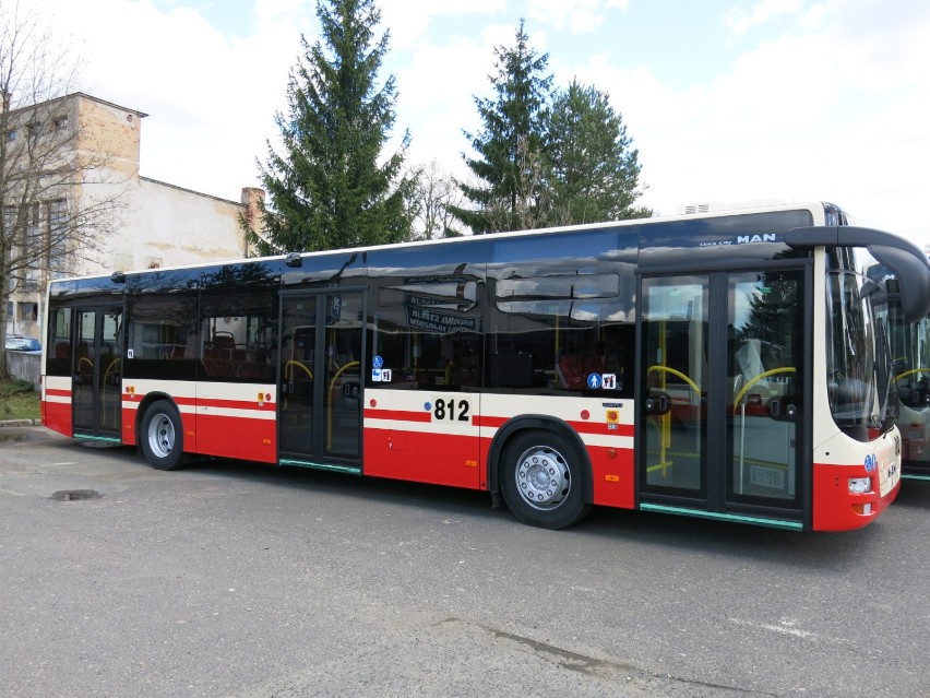 Autobusy kosztowały 9, 2 mln zł. Część pieniędzy pochodzi z...
