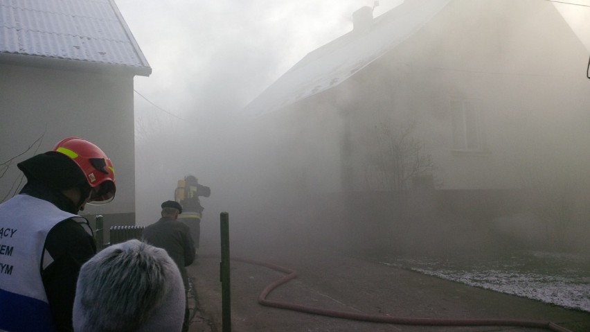 Pożar domu jednorodzinnego w Grabinie. Na szczęście nikt nie ucierpiał [ZDJĘCIA]